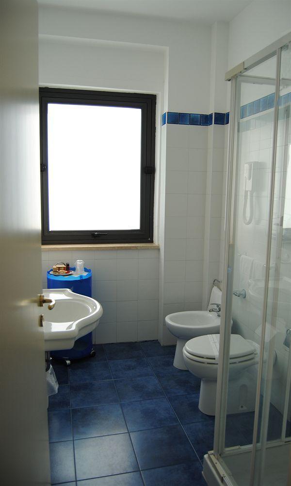 דונלוקאטה Hotel Acquamarina מראה חיצוני תמונה